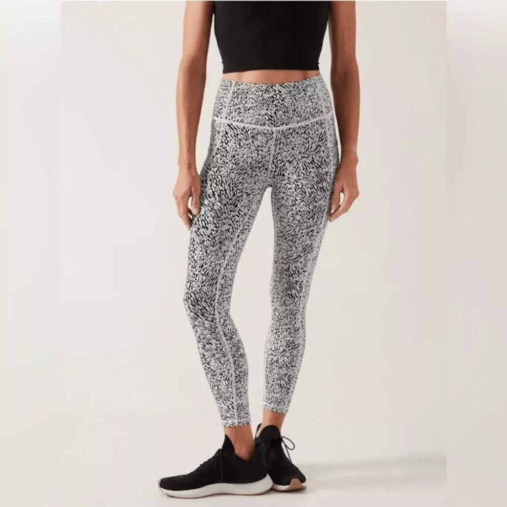 ATHLETA Ultimate Stash Textured 7/8 tight Black white Leggings LARGE